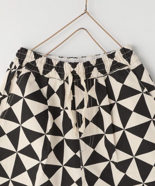 LOWRYS FARM（ローリーズファーム）の「デッキショートパンツ　 290699（その他パンツ・キッズ・オフホワイト/ホワイト×ブラック/ブラック/マルチ/グリーン/ブラウン/ピンク・110cm/120cm/130cm/140cm/150cm）」の13枚目の写真