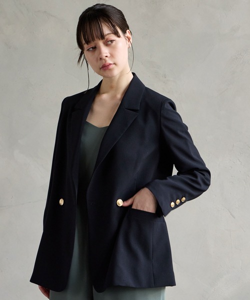 AIMER（エメ）の「ゴールドボタンテーラードジャケット（テーラードジャケット・レディース・ベージュ/ネイビー・MEDIUM）」の2枚目の写真