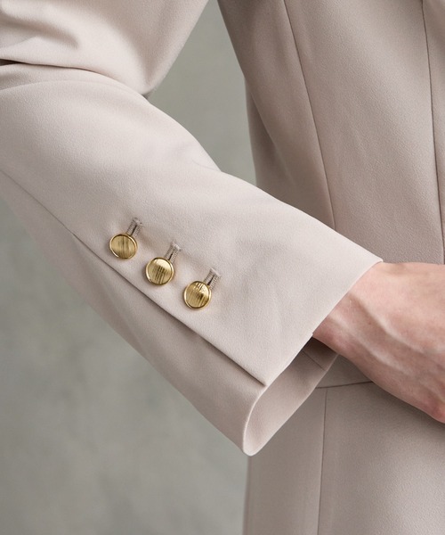 AIMER（エメ）の「ゴールドボタンテーラードジャケット（テーラードジャケット・レディース・ベージュ/ネイビー・MEDIUM）」の17枚目の写真