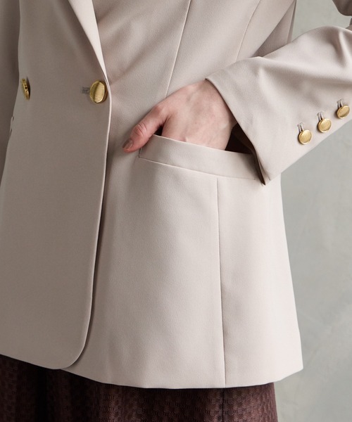 AIMER（エメ）の「ゴールドボタンテーラードジャケット（テーラードジャケット・レディース・ベージュ/ネイビー・MEDIUM）」の16枚目の写真