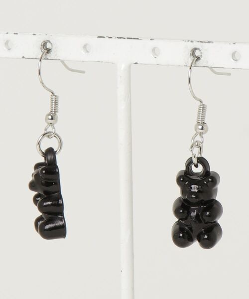 rae(レイ)の「【rae】グミベアドロップピアス(ピアス(両耳用)・レディース・ブルー/クリア/ブラック/ピンク系その他/パープル/イエロー/オレンジ/グリーン/ピンク/レッド・FREE)」の2枚目の写真
