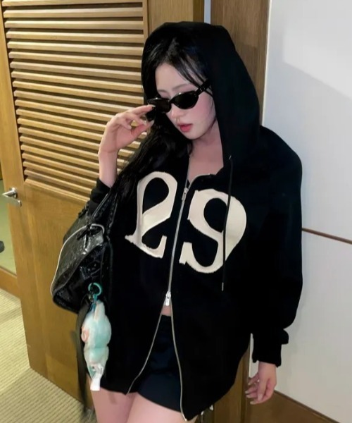 セール】【日本未発売/WEB限定】ILLIGO(イリゴ)/ロゴパッチ フルジップ