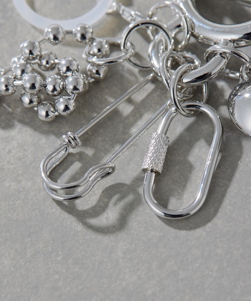 ear PAPILLONNER(イアパピヨネ)の「《インフルエンサーUtaha企画》ミニハート付きビッグフープチャーム(チャーム・レディース・シルバー・FREE)」の7枚目の写真