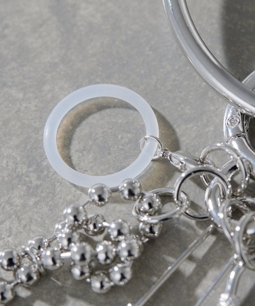 ear PAPILLONNER(イアパピヨネ)の「《インフルエンサーUtaha企画》ミニハート付きビッグフープチャーム(チャーム・レディース・シルバー・FREE)」の8枚目の写真