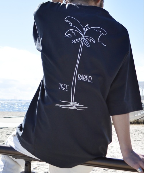 Sunny Smith(サニースミス)の「11.6ウルトラヘビーオンス Heavy Smithヤシの木柄 両面刺繍Tee(Tシャツ/カットソー・メンズ・ブラック/チャコールグレー・MEDIUM/LARGE)」の4枚目の写真