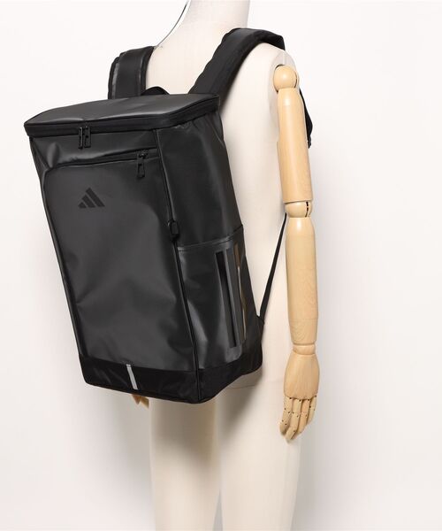 adidas(アディダス)の「リュックサック バックパック B4サイズ PC15.6インチ収納 30L 68571(バックパック/リュック・メンズ・ブラック×ブラック/ブラック×ホワイト/ブラック×ゴールド・FREE)」の4枚目の写真