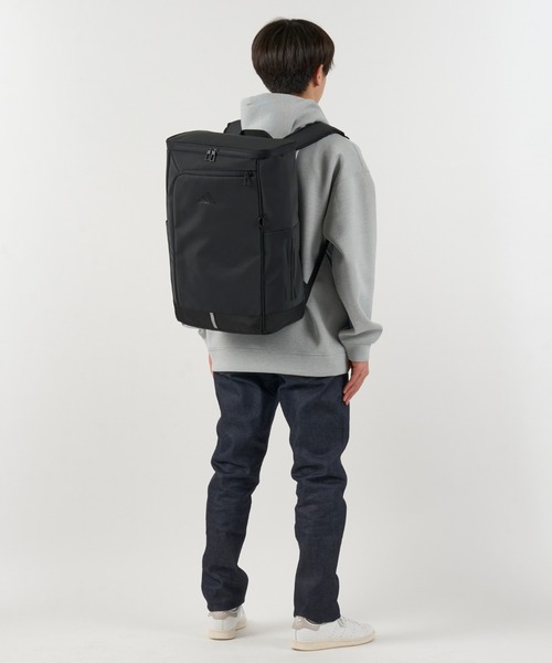 adidas(アディダス)の「リュックサック バックパック B4サイズ PC15.6インチ収納 30L 68571(バックパック/リュック・メンズ・ブラック×ブラック/ブラック×ホワイト/ブラック×ゴールド・FREE)」の7枚目の写真