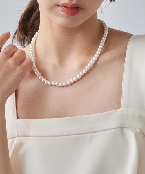 MAISON BREEZE(メゾンブリーズ)の「【MAISON BREEZE】7mmパール ショートネックレス OSWY(ネックレス・レディース・ホワイト・FREE)」の4枚目の写真