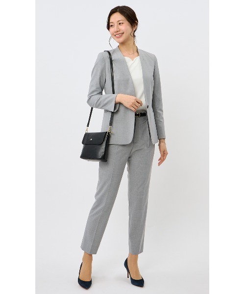 AOYAMA（アオヤマ）の「【超ストレッチ・洗える・UVカット】ワンタックテーパードパンツ/グレー｜オフィス＆通勤＆入卒＆オケージョン｜セットアップ着用可〈大きいサイズあり〉（スーツパンツ・レディース・ライトグレー・11号/9号/13号/15号/7号/5号/17号）」の10枚目の写真