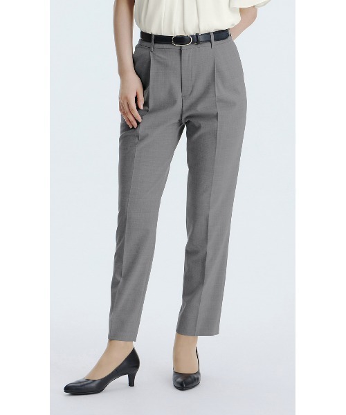 AOYAMA（アオヤマ）の「【超ストレッチ・洗える・UVカット】ワンタックテーパードパンツ/グレー｜オフィス＆通勤＆入卒＆オケージョン｜セットアップ着用可〈大きいサイズあり〉（スーツパンツ・レディース・ライトグレー・11号/9号/13号/15号/7号/5号/17号）」の3枚目の写真