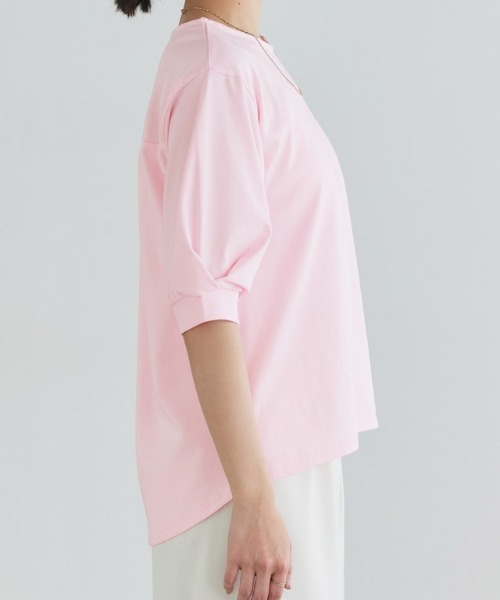 Pierrot（ピエロ）の「【イージーケア】ボートネックパフスリーブオーバーTシャツ（Tシャツ/カットソー・レディース・チャコール/ピンク/ブラック/グレイッシュベージュ/オフホワイト・M/L）」の16枚目の写真