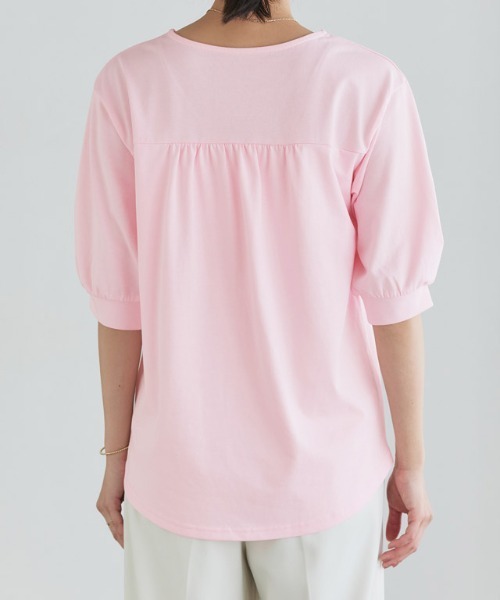 Pierrot（ピエロ）の「【イージーケア】ボートネックパフスリーブオーバーTシャツ（Tシャツ/カットソー・レディース・チャコール/ピンク/ブラック/グレイッシュベージュ/オフホワイト・M/L）」の17枚目の写真
