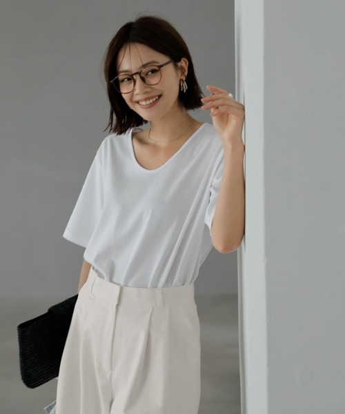 STYLE DELI(スタイルデリ)の「デコルテが開いたヌケ感5分袖Tシャツ(Tシャツ/カットソー・レディース・ホワイト/ブラック/イエロー・FREE)」の1枚目の写真