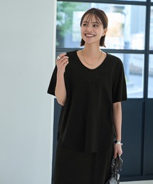 デコルテが開いたヌケ感５分袖Tシャツ