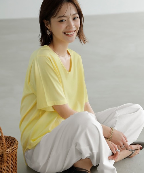 STYLE DELI(スタイルデリ)の「デコルテが開いたヌケ感5分袖Tシャツ(Tシャツ/カットソー・レディース・ホワイト/ブラック/イエロー・FREE)」の9枚目の写真