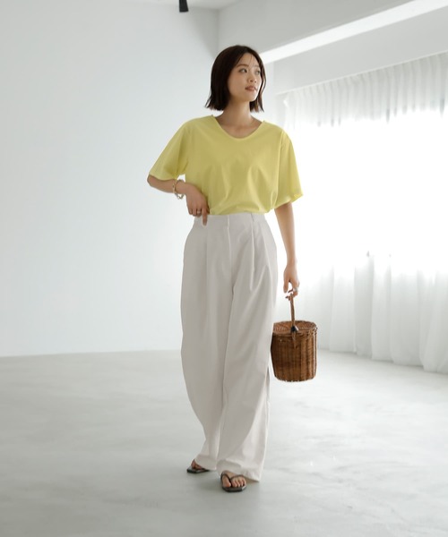 STYLE DELI(スタイルデリ)の「デコルテが開いたヌケ感5分袖Tシャツ(Tシャツ/カットソー・レディース・ホワイト/ブラック/イエロー・FREE)」の8枚目の写真