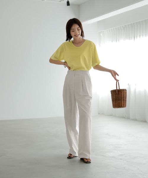 STYLE DELI(スタイルデリ)の「デコルテが開いたヌケ感5分袖Tシャツ(Tシャツ/カットソー・レディース・ホワイト/ブラック/イエロー・FREE)」の20枚目の写真