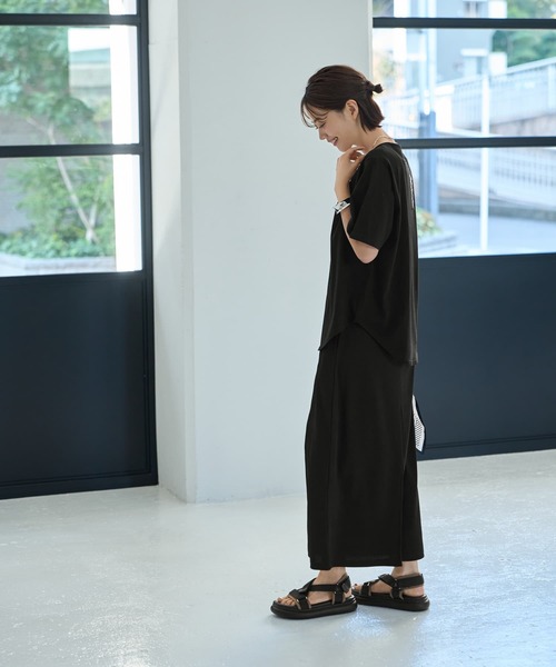 STYLE DELI(スタイルデリ)の「デコルテが開いたヌケ感5分袖Tシャツ(Tシャツ/カットソー・レディース・ホワイト/ブラック/イエロー・FREE)」の13枚目の写真