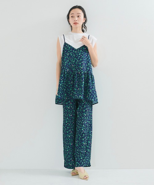 le cercle ADAM ET ROPE'(ルセルクルアダムエロペ)の「【セットアップ対応】小花柄キャミソール(キャミソール・レディース・ブラック系その他2/ブルー系その他6・FREE)」の4枚目の写真