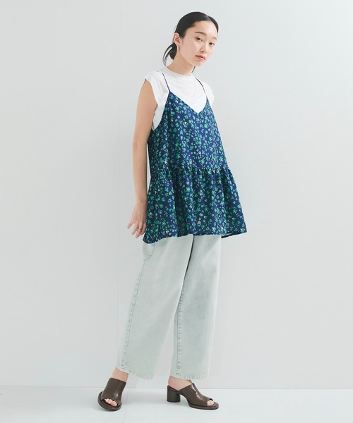 le cercle ADAM ET ROPE'(ルセルクルアダムエロペ)の「【セットアップ対応】小花柄キャミソール(キャミソール・レディース・ブラック系その他2/ブルー系その他6・FREE)」の5枚目の写真