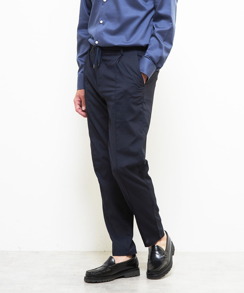 MEN'S MELROSE(メンズメルローズ)の「ドットエアーサッカーエアリーテーパードパンツ(セットアップ可)(スラックス・メンズ・ブラック/ネイビー・3/4/5/2)」の2枚目の写真