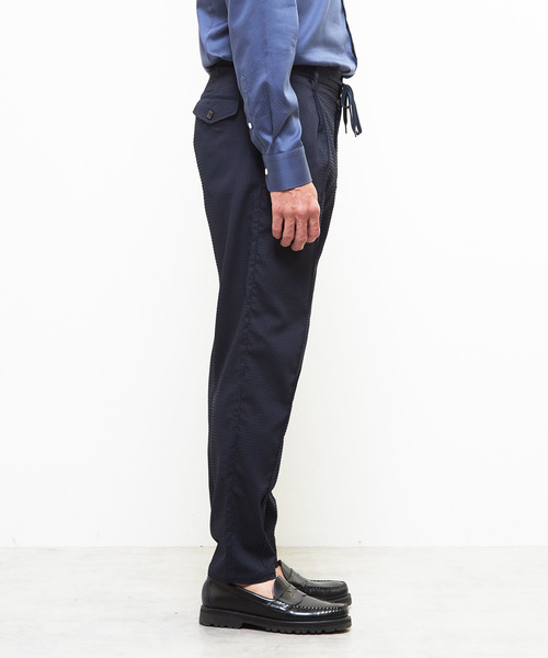 MEN'S MELROSE(メンズメルローズ)の「ドットエアーサッカーエアリーテーパードパンツ(セットアップ可)(スラックス・メンズ・ブラック/ネイビー・3/4/5/2)」の7枚目の写真