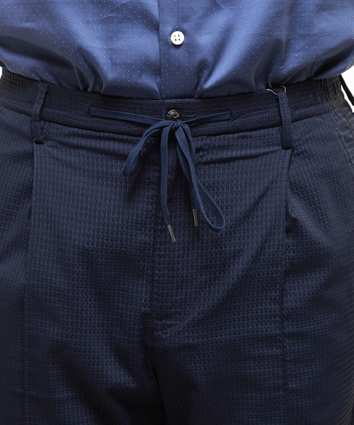 MEN'S MELROSE(メンズメルローズ)の「ドットエアーサッカーエアリーテーパードパンツ(セットアップ可)(スラックス・メンズ・ブラック/ネイビー・3/4/5/2)」の6枚目の写真
