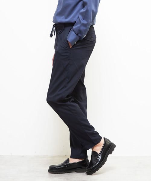 MEN'S MELROSE(メンズメルローズ)の「ドットエアーサッカーエアリーテーパードパンツ(セットアップ可)(スラックス・メンズ・ブラック/ネイビー・3/4/5/2)」の3枚目の写真