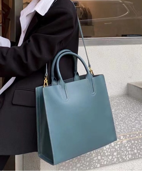 NiiNa(ニーナ)の「【 NiiNa / ニーナ 】【高品質牛革】2wayスクエアハンドトートバッグ(トートバッグ・レディース・ダークブラウン/ブラック/ブルー・FREE)」の3枚目の写真