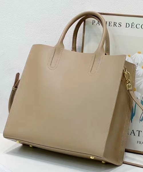 NiiNa(ニーナ)の「【 NiiNa / ニーナ 】【高品質牛革】2wayスクエアハンドトートバッグ(トートバッグ・レディース・ダークブラウン/ブラック/ブルー・FREE)」の6枚目の写真