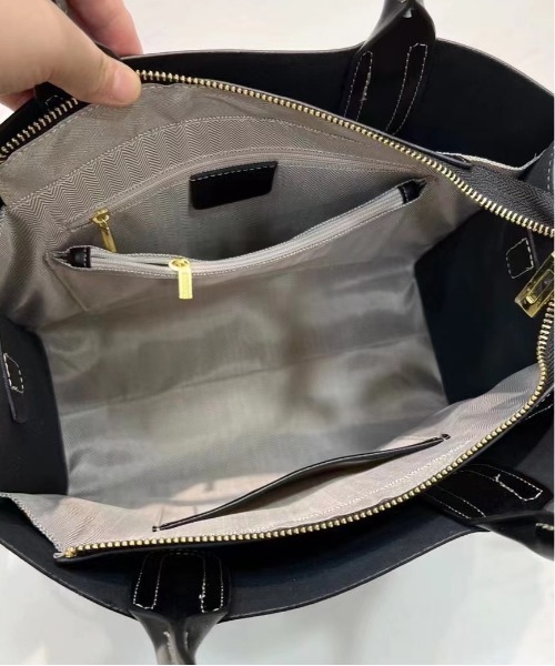 NiiNa(ニーナ)の「【 NiiNa / ニーナ 】【高品質牛革】2wayスクエアハンドトートバッグ(トートバッグ・レディース・ダークブラウン/ブラック/ブルー・FREE)」の5枚目の写真