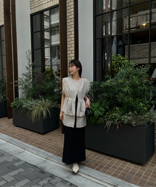 lawgy（ラウジー）の「mix fringe tuck flare vest / ミックスフリンジタックフレアベスト（ベスト・レディース・グレー/ベージュ/オートミール・FREE）」の3枚目の写真