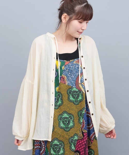 チチカカ(チチカカ)の「袖ボリュームシアーブラウス(シャツ/ブラウス・レディース・ベージュ/その他1/グリーン・FREE)」の1枚目の写真