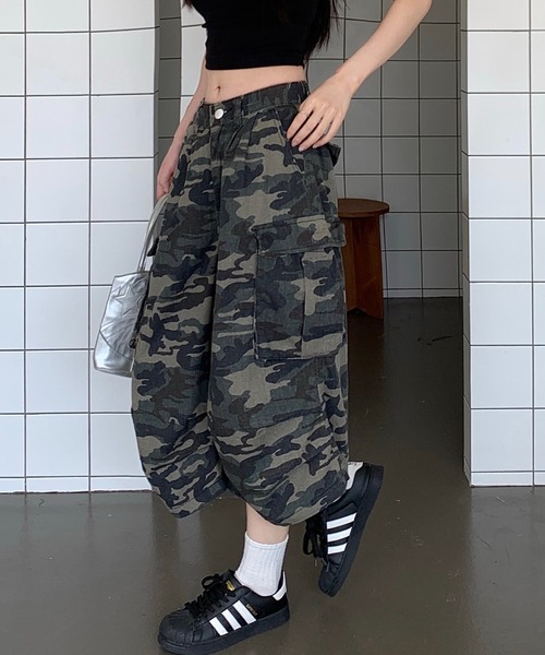 セール】ワイドシルエット迷彩カーゴパンツ／7分丈でキマるY2K