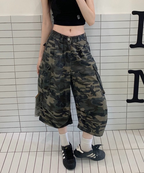 超希少 DIESEL ベロア 神シルエット ワイド 極太パンツ y2k パイル セール】ワイドシルエット迷彩カーゴパンツ／7分丈でキマるY2K