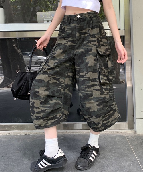 セール】ワイドシルエット迷彩カーゴパンツ／7分丈でキマるY2K