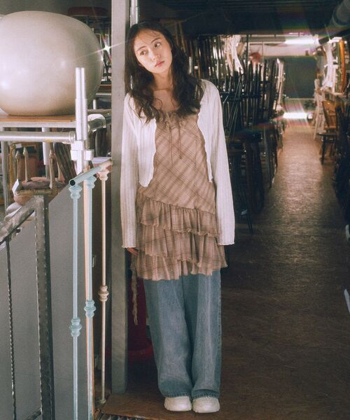 earth music&ecology（アースミュージックアンドエコロジー）の「SET2点メローボレロ＋フリルキャミソール（カーディガン/ボレロ・レディース・オフホワイト/ピンク/ネイビー・FREE）」の13枚目の写真