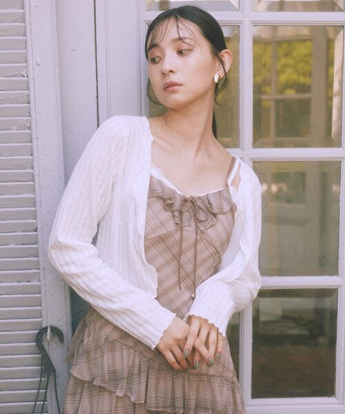 earth music&ecology（アースミュージックアンドエコロジー）の「SET2点メローボレロ＋フリルキャミソール（カーディガン/ボレロ・レディース・オフホワイト/ピンク/ネイビー・FREE）」の16枚目の写真