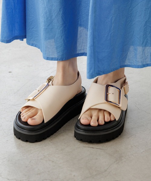 Elura（エルーラ）の「MOHIベルトサンダル《一部店舗限定》（サンダル・レディース・ホワイト/ブラック・SMALL/LARGE/MEDIUM）」の2枚目の写真