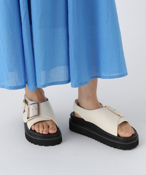 Elura（エルーラ）の「MOHIベルトサンダル《一部店舗限定》（サンダル・レディース・ホワイト/ブラック・SMALL/LARGE/MEDIUM）」の7枚目の写真