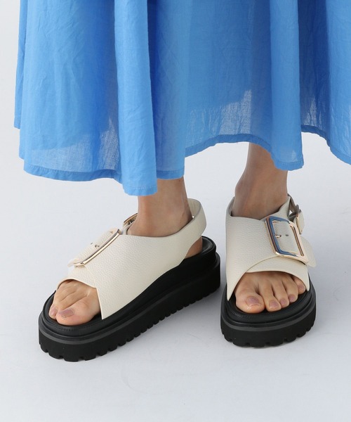 Elura（エルーラ）の「MOHIベルトサンダル《一部店舗限定》（サンダル・レディース・ホワイト/ブラック・SMALL/LARGE/MEDIUM）」の8枚目の写真