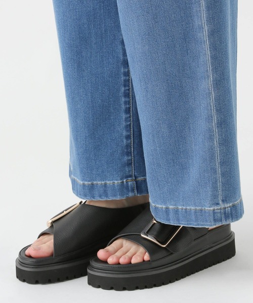 Elura（エルーラ）の「MOHIベルトサンダル《一部店舗限定》（サンダル・レディース・ホワイト/ブラック・SMALL/LARGE/MEDIUM）」の21枚目の写真