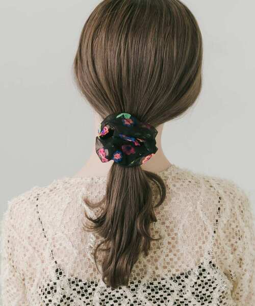 SMELLY（スメリー）の「カラーフラワーシアーシュシュ（シュシュ・レディース・ブラック系その他・-）」の3枚目の写真