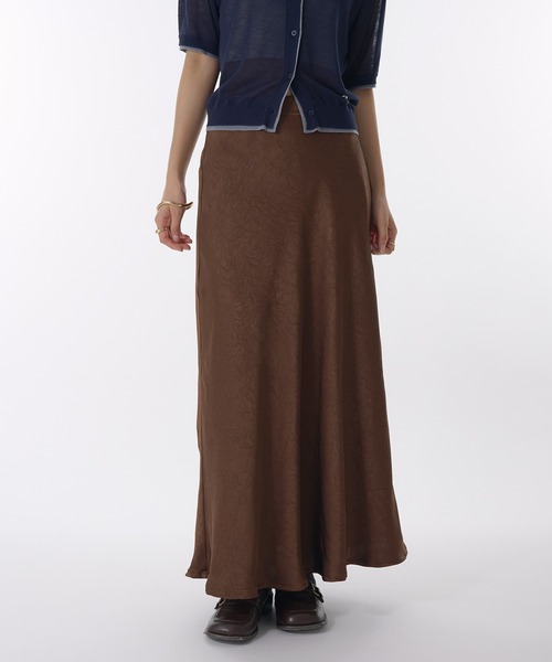 MUHET(ミュエータ)の「crinkle satin maxi skirt / クリンクルサテンマキシ丈スカート(スカート・レディース・ブラウン/ブラック/アイボリー・SMALL/MEDIUM/LARGE)」の1枚目の写真