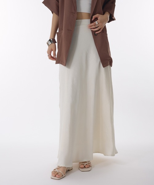 MUHET(ミュエータ)の「crinkle satin maxi skirt / クリンクルサテンマキシ丈スカート(スカート・レディース・ブラウン/ブラック/アイボリー・SMALL/MEDIUM/LARGE)」の2枚目の写真