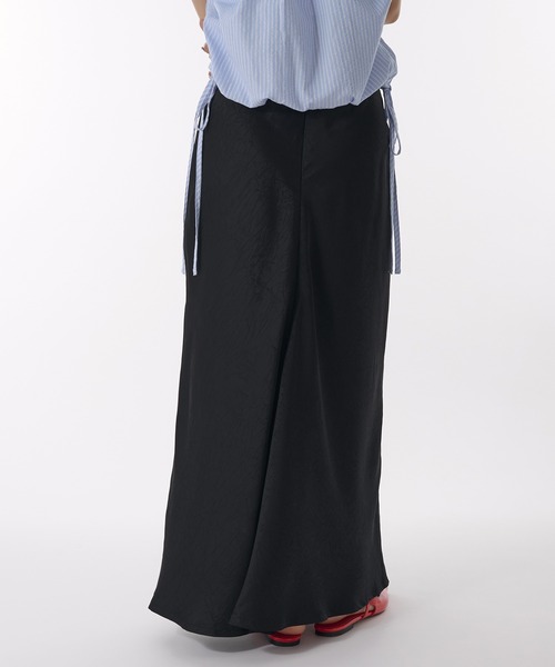 MUHET(ミュエータ)の「crinkle satin maxi skirt / クリンクルサテンマキシ丈スカート(スカート・レディース・ブラウン/ブラック/アイボリー・SMALL/MEDIUM/LARGE)」の10枚目の写真
