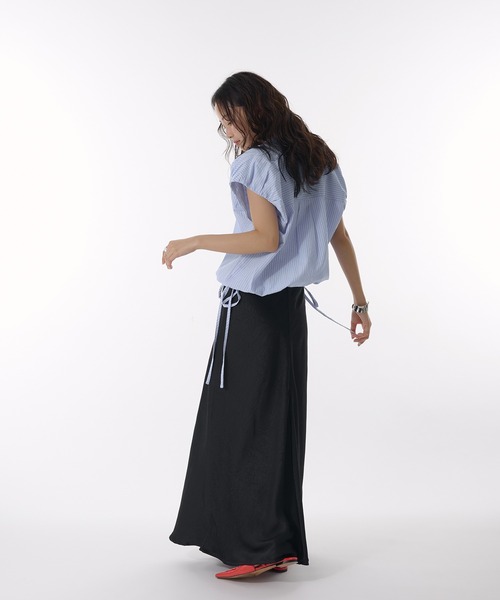 MUHET(ミュエータ)の「crinkle satin maxi skirt / クリンクルサテンマキシ丈スカート(スカート・レディース・ブラウン/ブラック/アイボリー・SMALL/MEDIUM/LARGE)」の13枚目の写真