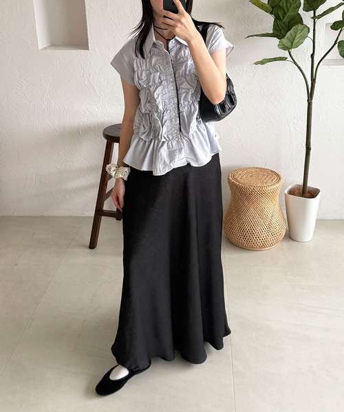 MUHET(ミュエータ)の「crinkle satin maxi skirt / クリンクルサテンマキシ丈スカート(スカート・レディース・ブラウン/ブラック/アイボリー・SMALL/MEDIUM/LARGE)」の6枚目の写真