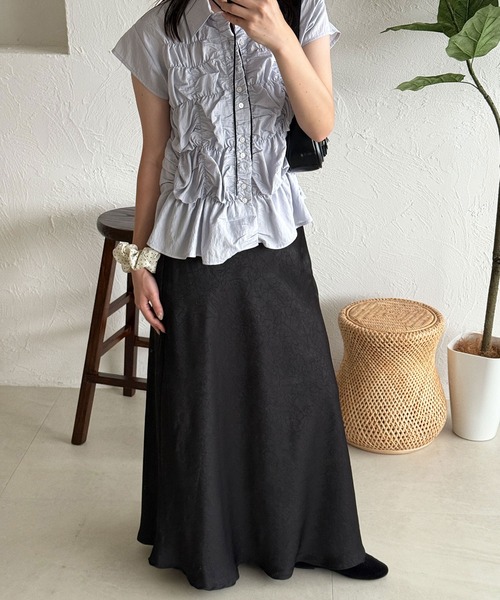 MUHET(ミュエータ)の「crinkle satin maxi skirt / クリンクルサテンマキシ丈スカート(スカート・レディース・ブラウン/ブラック/アイボリー・SMALL/MEDIUM/LARGE)」の5枚目の写真
