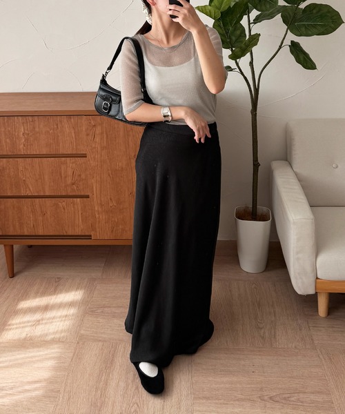 MUHET(ミュエータ)の「crinkle satin maxi skirt / クリンクルサテンマキシ丈スカート(スカート・レディース・ブラウン/ブラック/アイボリー・SMALL/MEDIUM/LARGE)」の7枚目の写真
